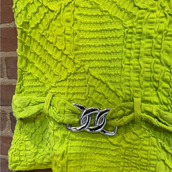 Frank Lyman Design Neon Green Textured Top - Picture 3 of 8